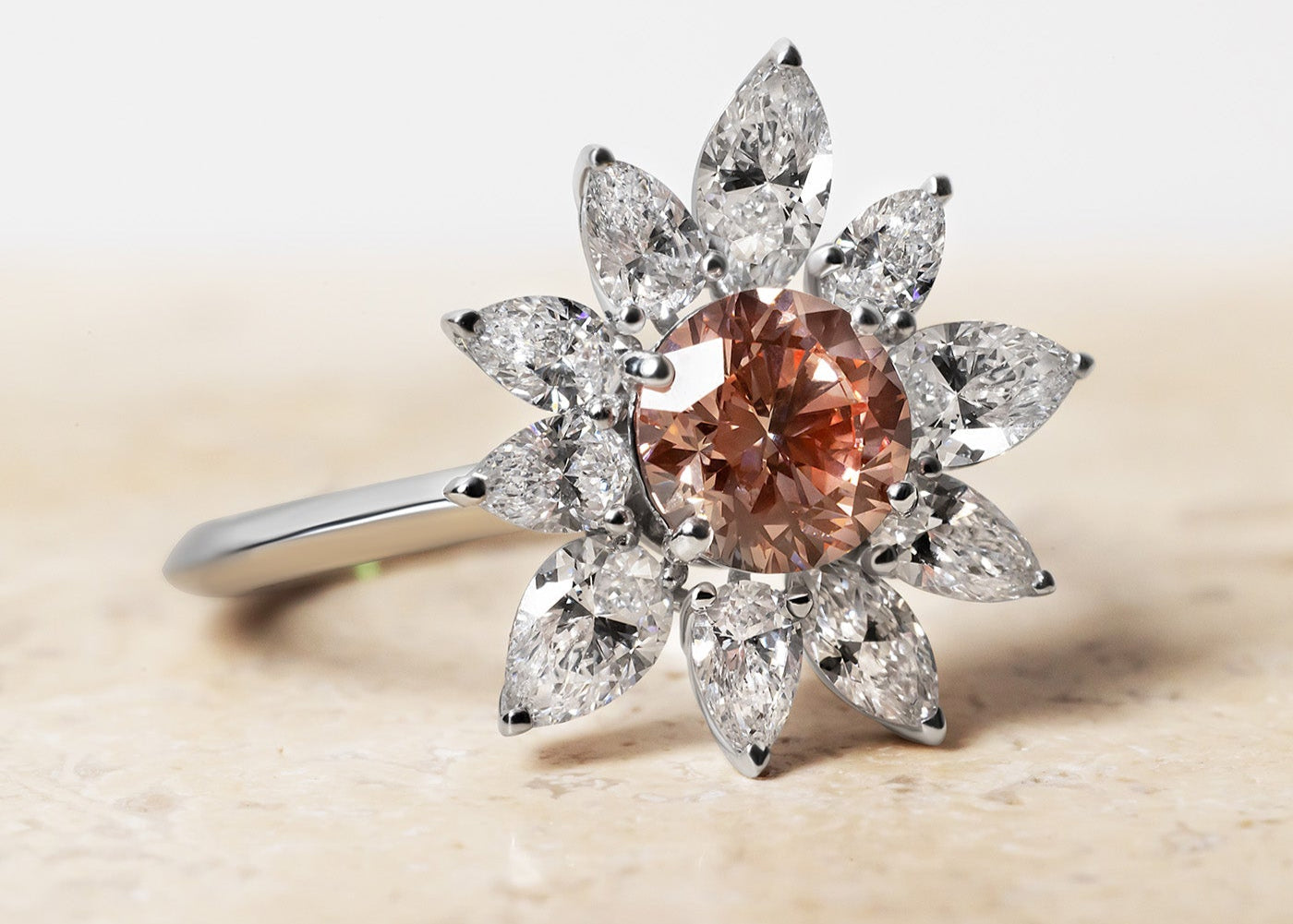 Rose de Montmartre : L’Élégance du Diamant Rose par Ora Paris